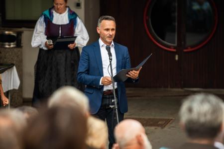 OBČINSKO PRIZNANJE ZA DVA DIRIGENTA, HIŠNIKA, MEDICINSKO SESTRO, ZGODOVINARJA IN PEVSKI ZBOR 8